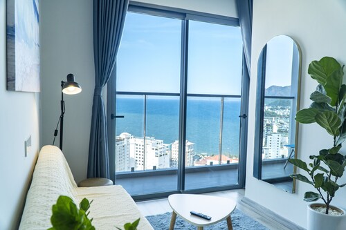 25th Floor Oasis w/ Ocean view