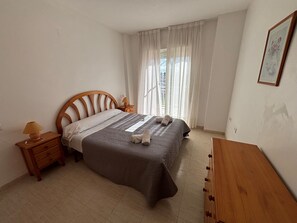 2 chambres, fer et planche à repasser, draps fournis