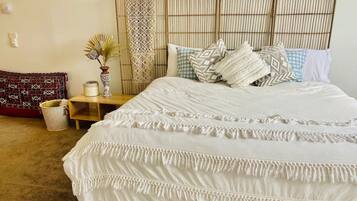 3 bedrooms, desk, soundproofing, iron/ironing board