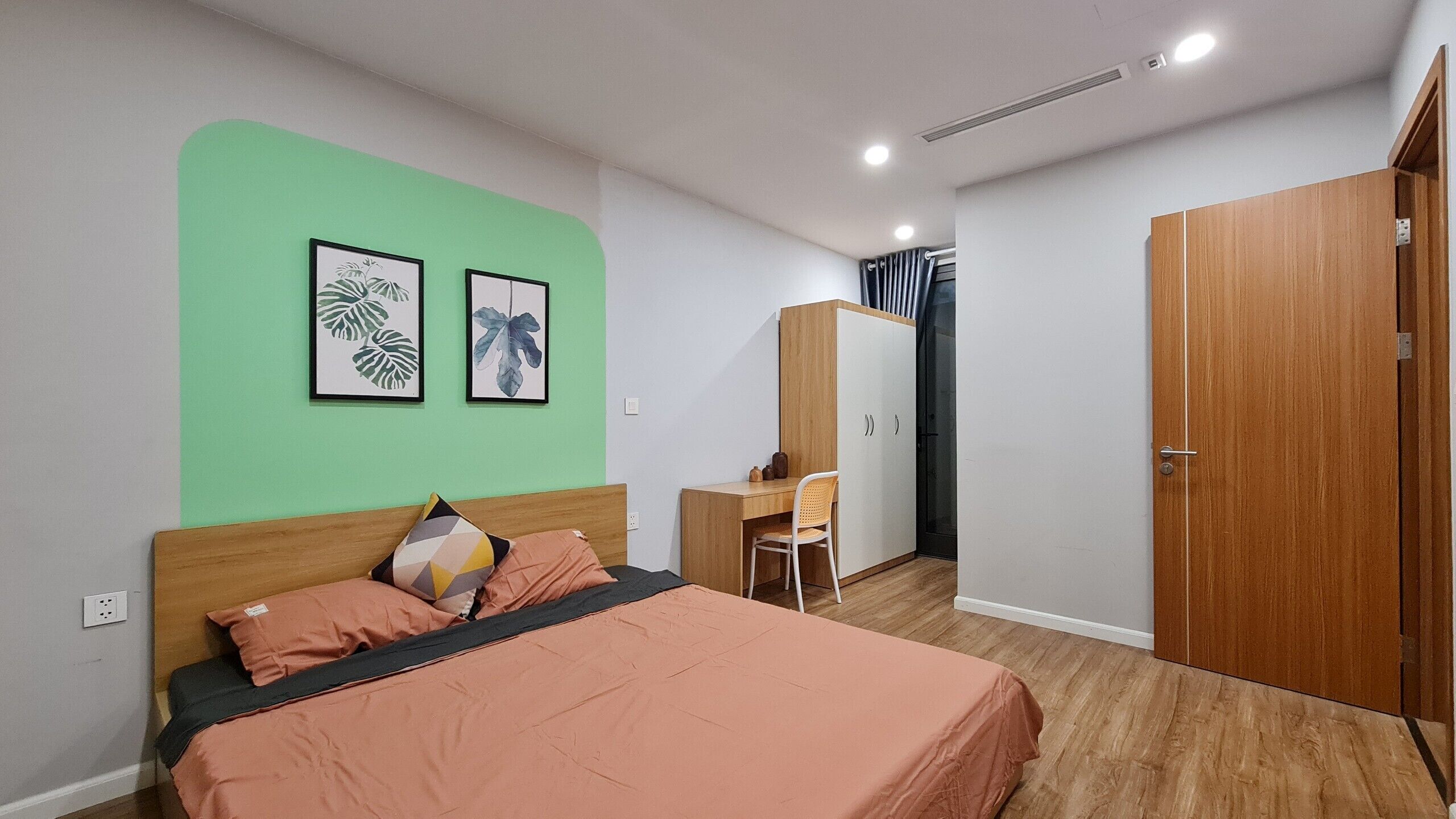 9 bedrooms, WiFi, bed sheets