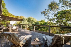 Outdoor dining - "Amana" – Ocean Views & Pool (Copacabana)