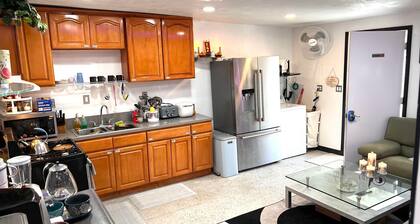 House North El Monte 3 rooms/7beds/2baths 14 miles to DTLA