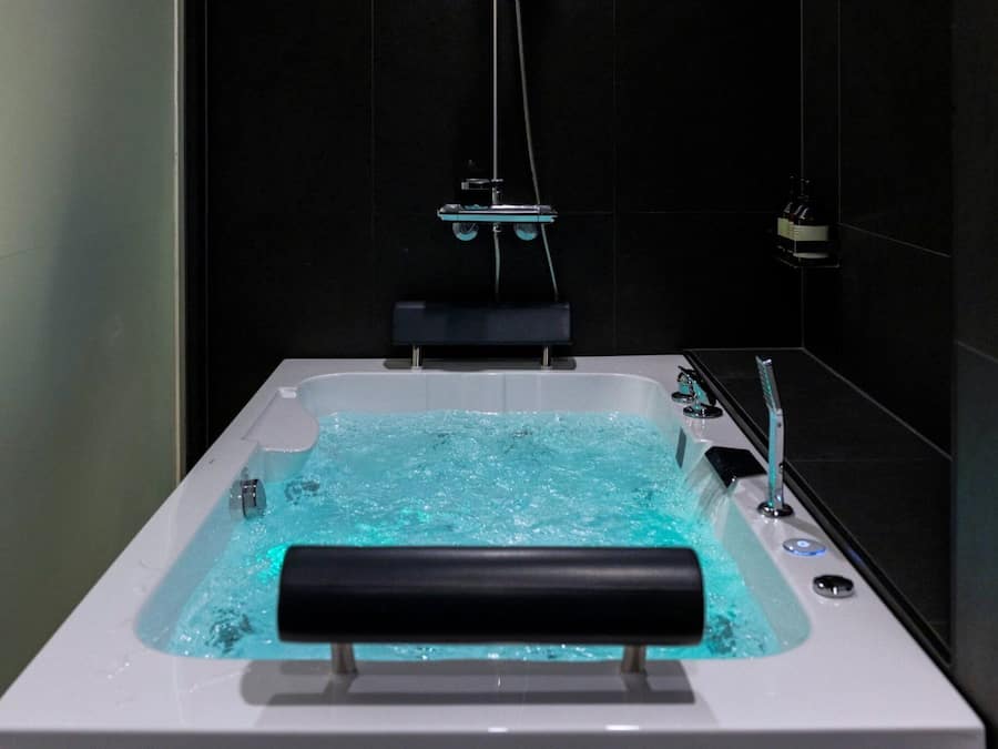Hochwertige Bettwaren, Schreibtisch, schallisolierte Zimmer