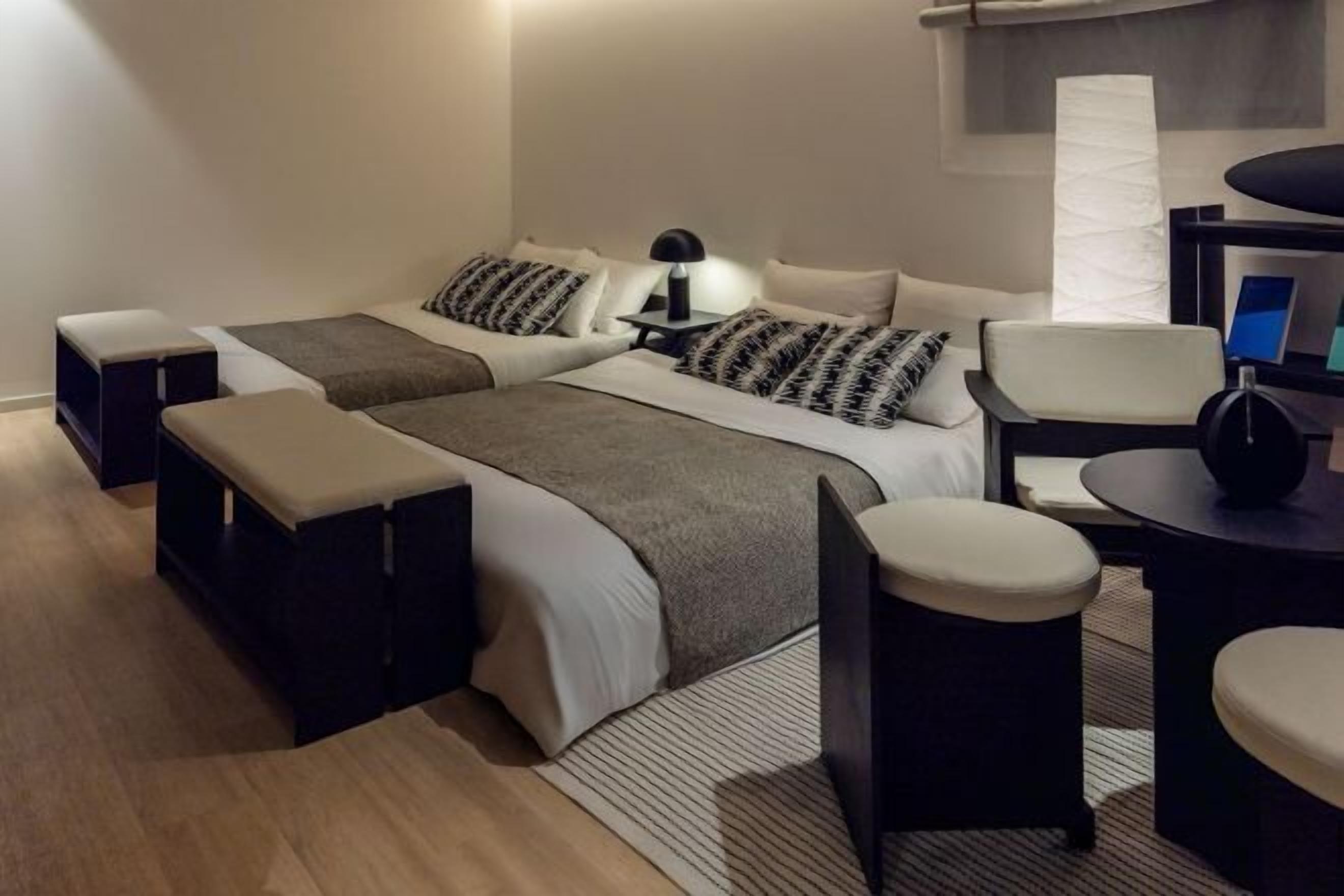 Ropa de cama de alta calidad, escritorio, insonorización y wifi gratis 