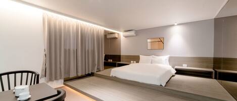 Spa | 1 bedroom, premium bedding, desk, soundproofing