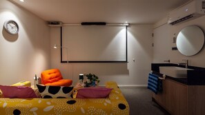 Klassieke tweepersoonskamer | 1 slaapkamer, luxe beddengoed, een bureau, geluiddichte muren