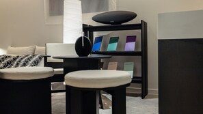 Z SPA-TWIN | Premium bedding, desk, soundproofing, free WiFi