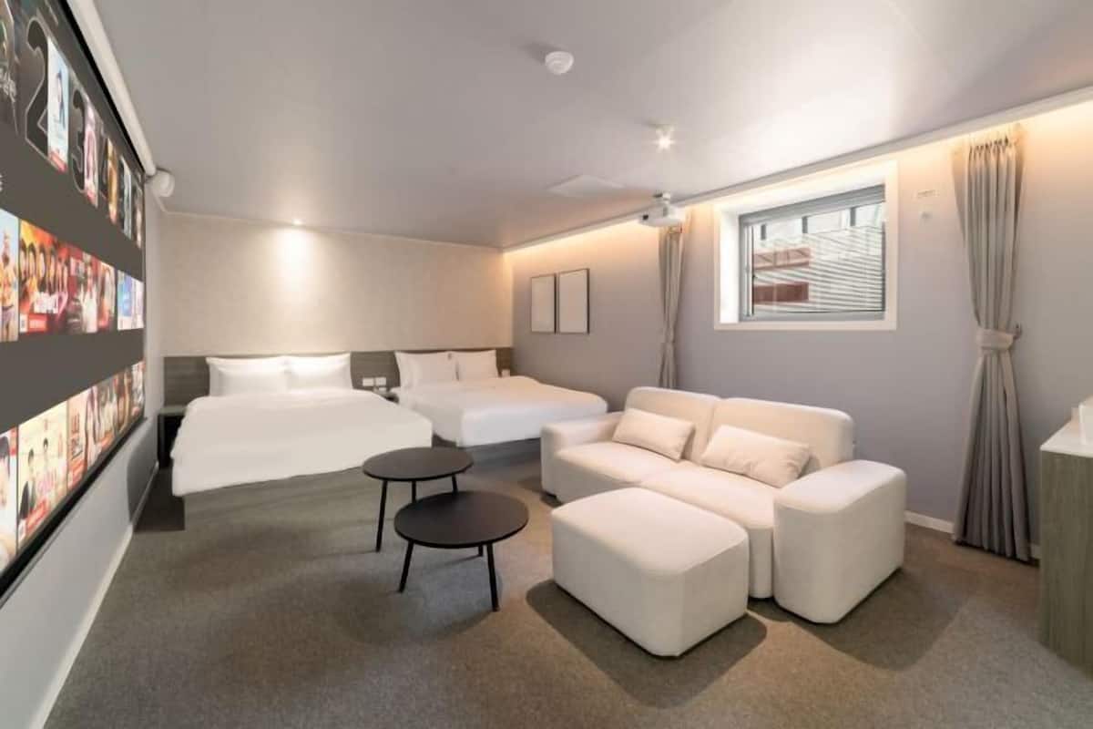 1 bedroom, premium bedding, desk, soundproofing