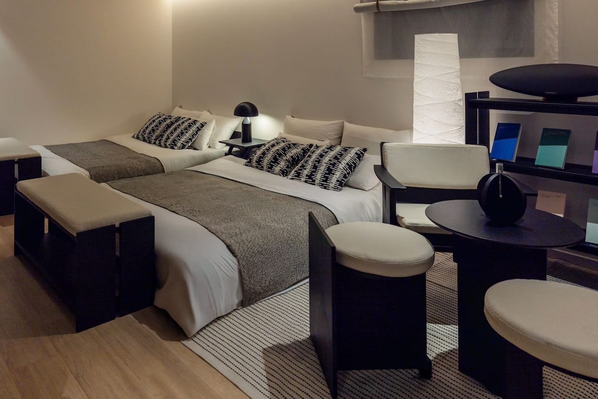 Z SPA-TWIN | Premium bedding, desk, soundproofing, free WiFi