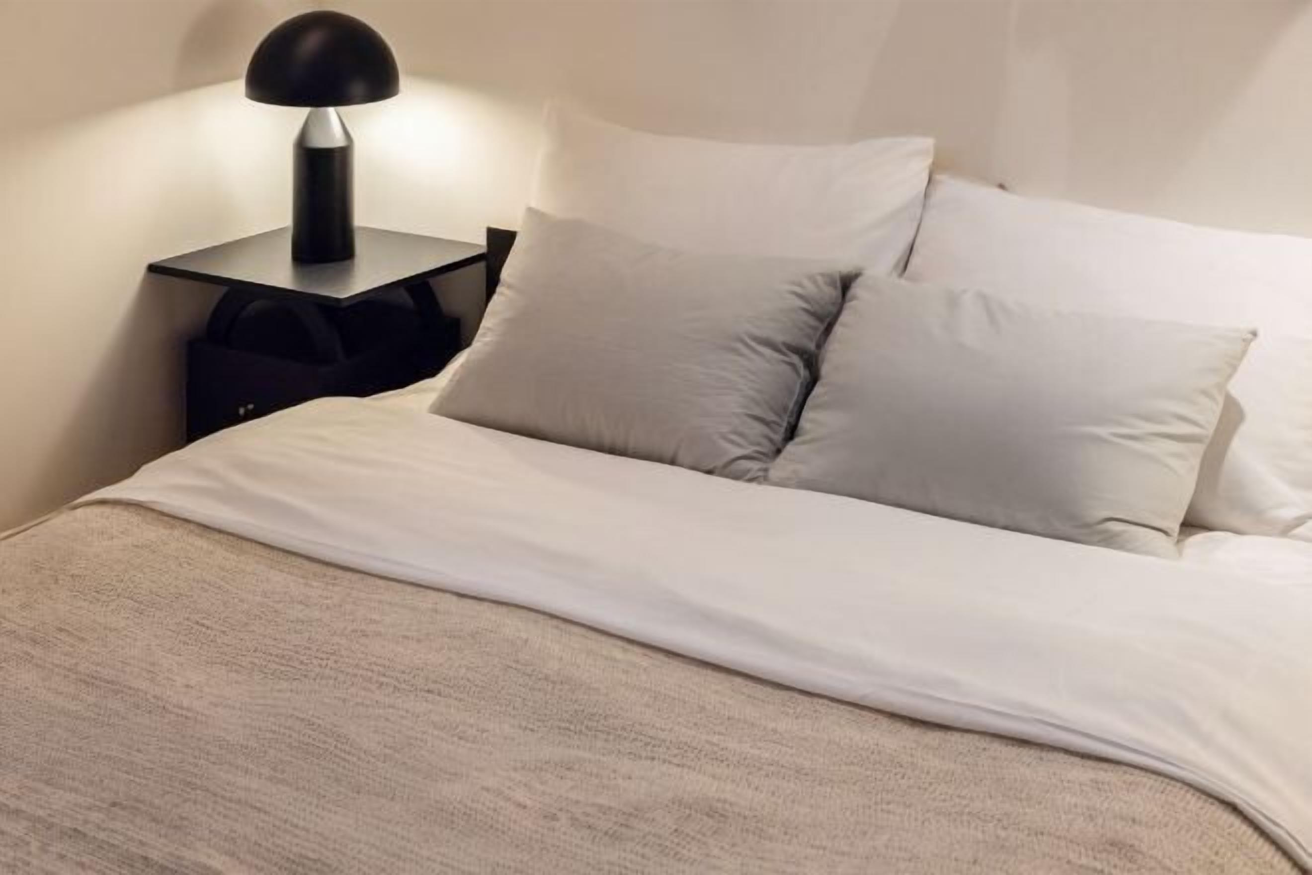 Ropa de cama de alta calidad, escritorio, insonorización y wifi gratis 