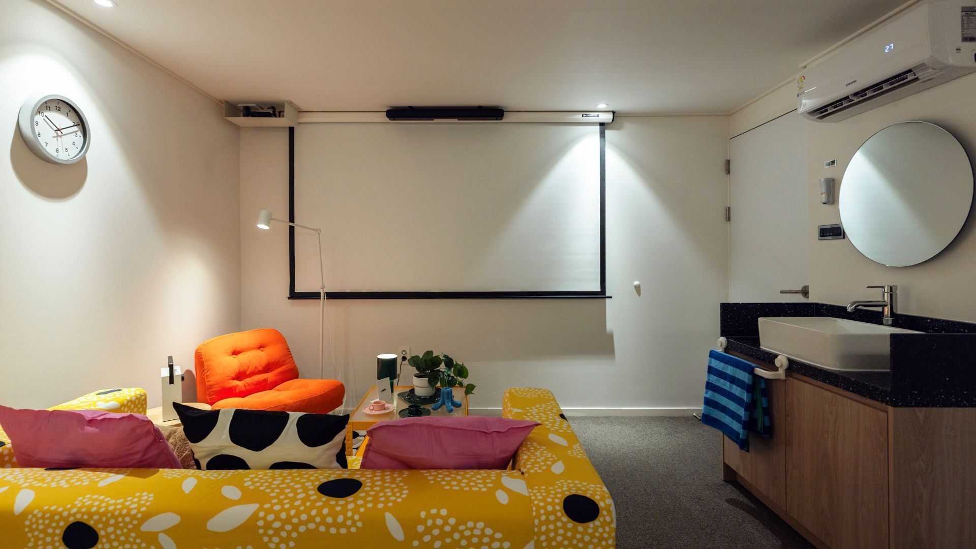 Z SPA-MOVIE | Sengetøy av topp kvalitet, skrivebord, lydisolert og wi-fi (inkludert)