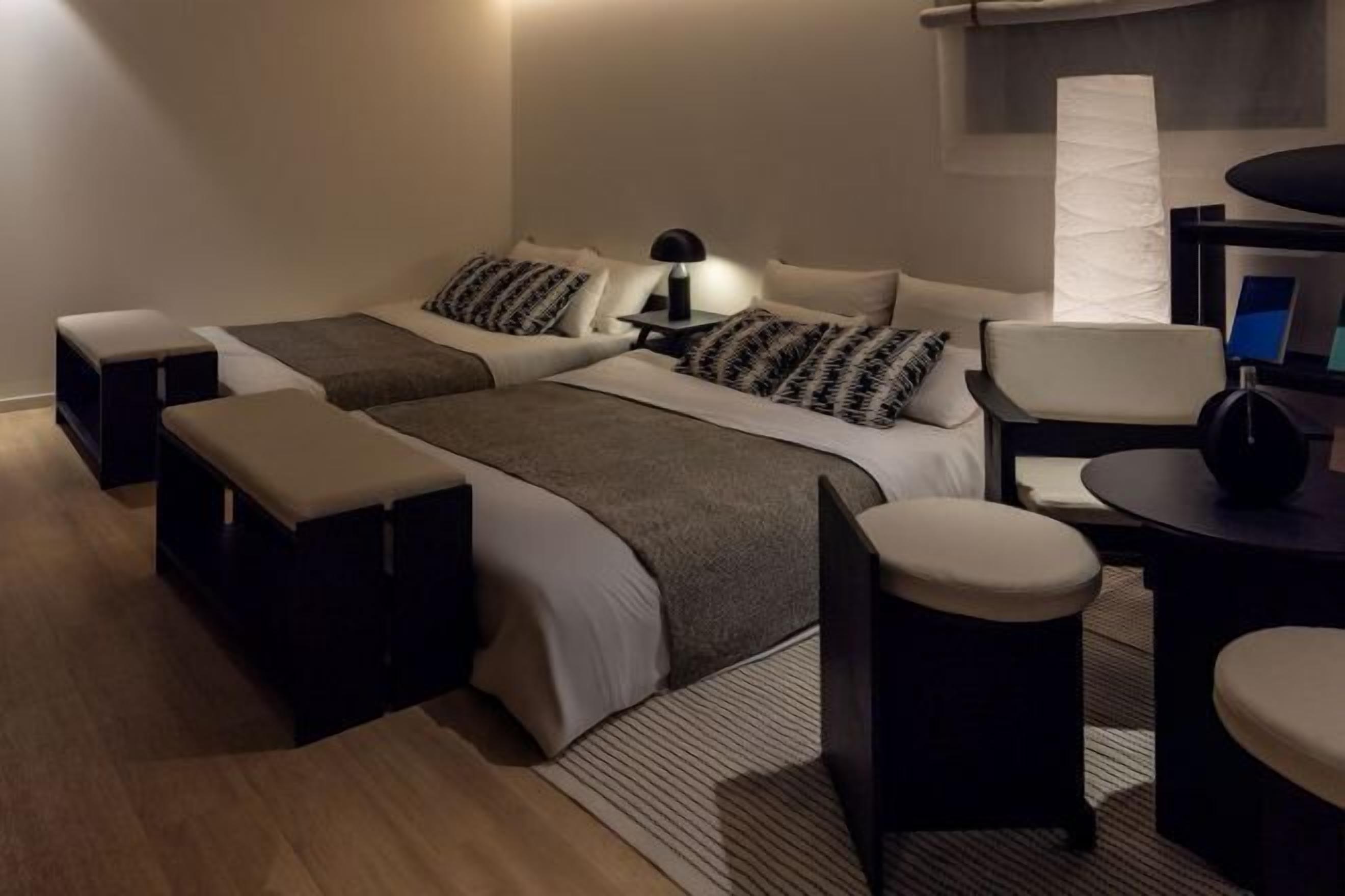 Sengetøy av topp kvalitet, skrivebord, lydisolert og wi-fi (inkludert)