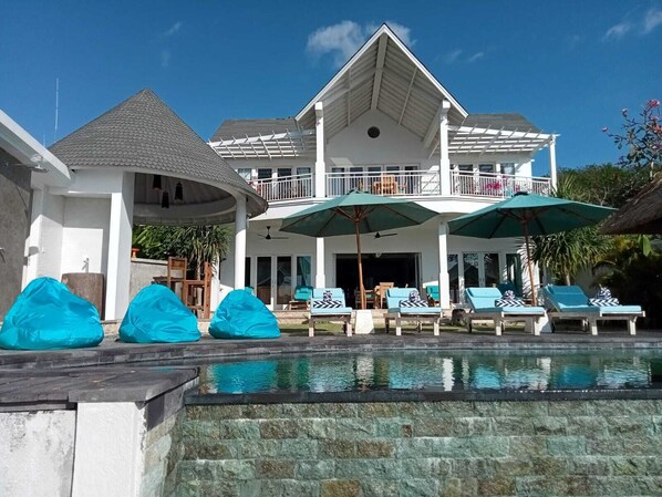 บริเวณภายนอก