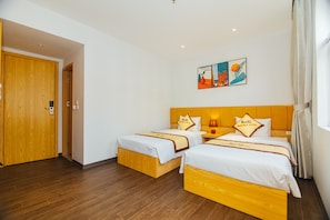 Premium Twin Room | Hypo-allergenic bedding, minibar, blackout drapes, soundproofing
