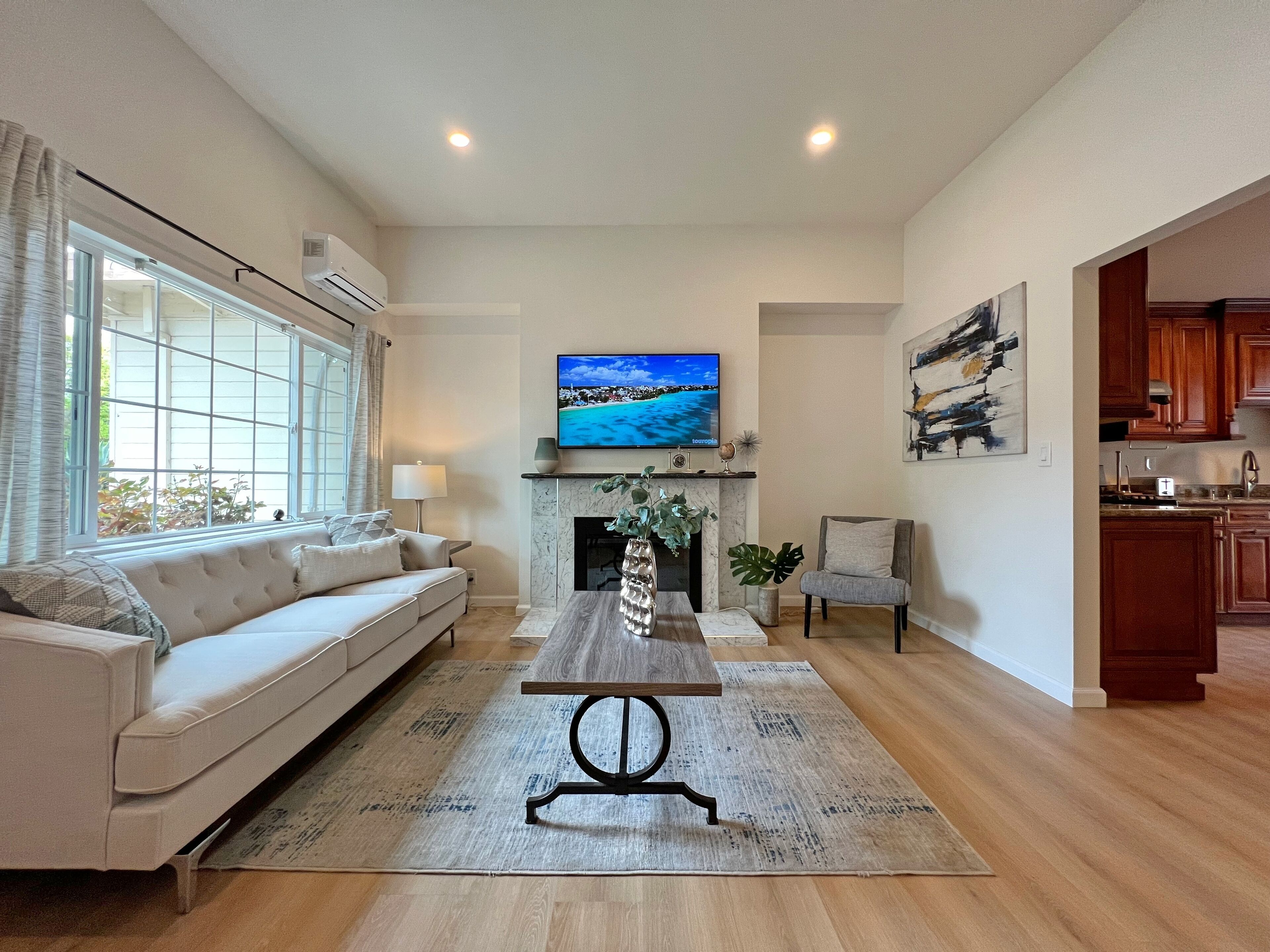 Modern Comfort 2BR w/AC: 10 min SFO + Parking, 617