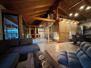 Smart TV, fireplace