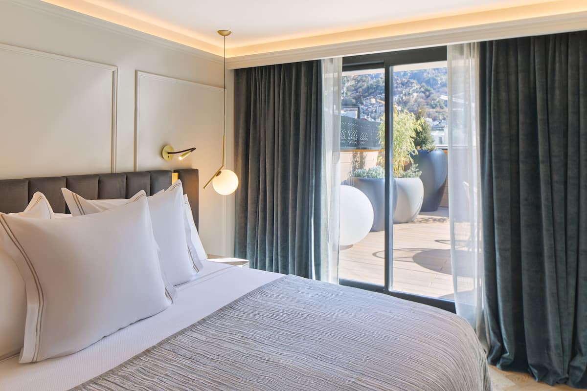 Suite | 1 slaapkamer, een minibar, een kluis op de kamer, een bureau