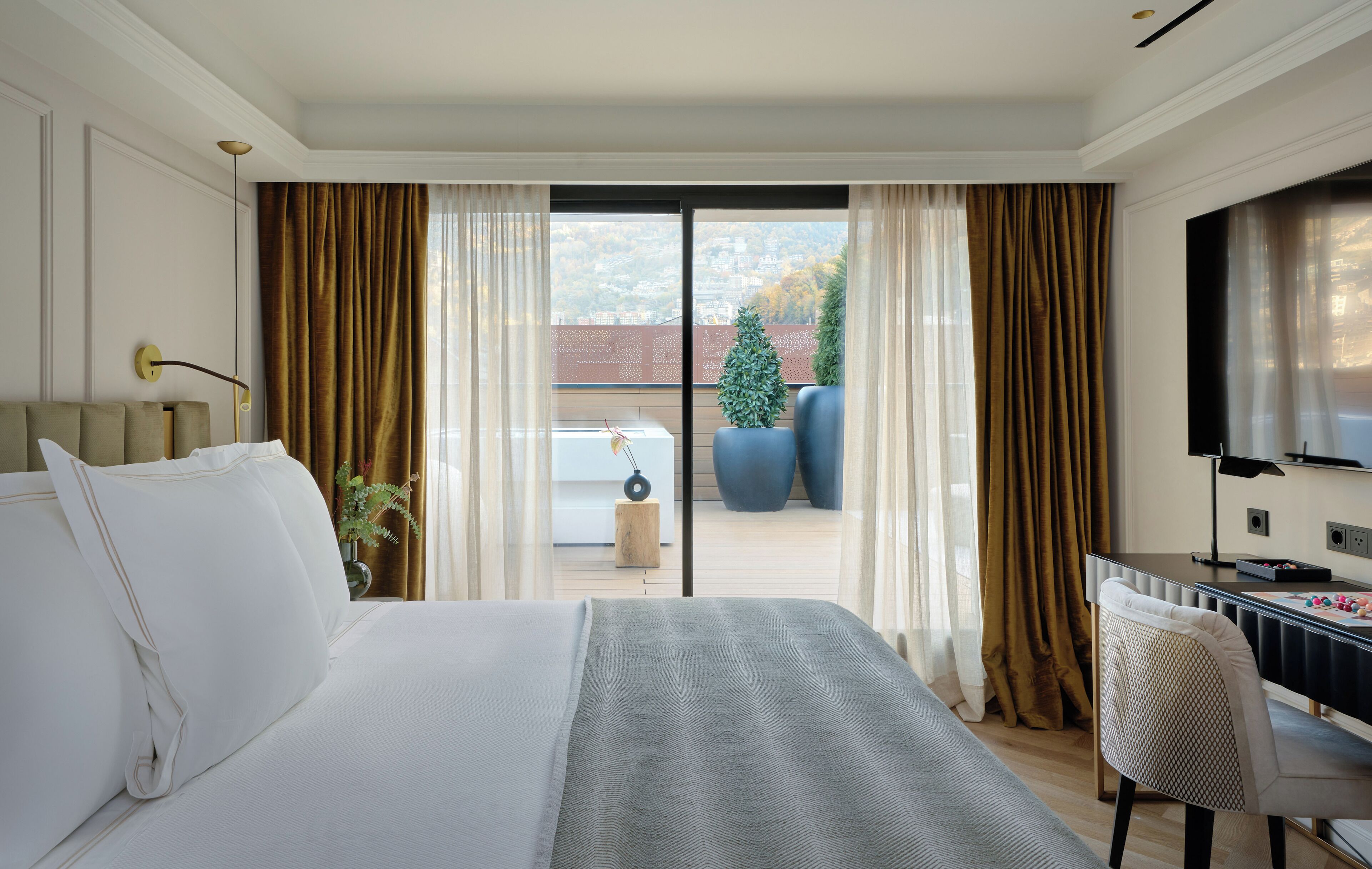 Minibar, in-room safe, desk, laptop workspace