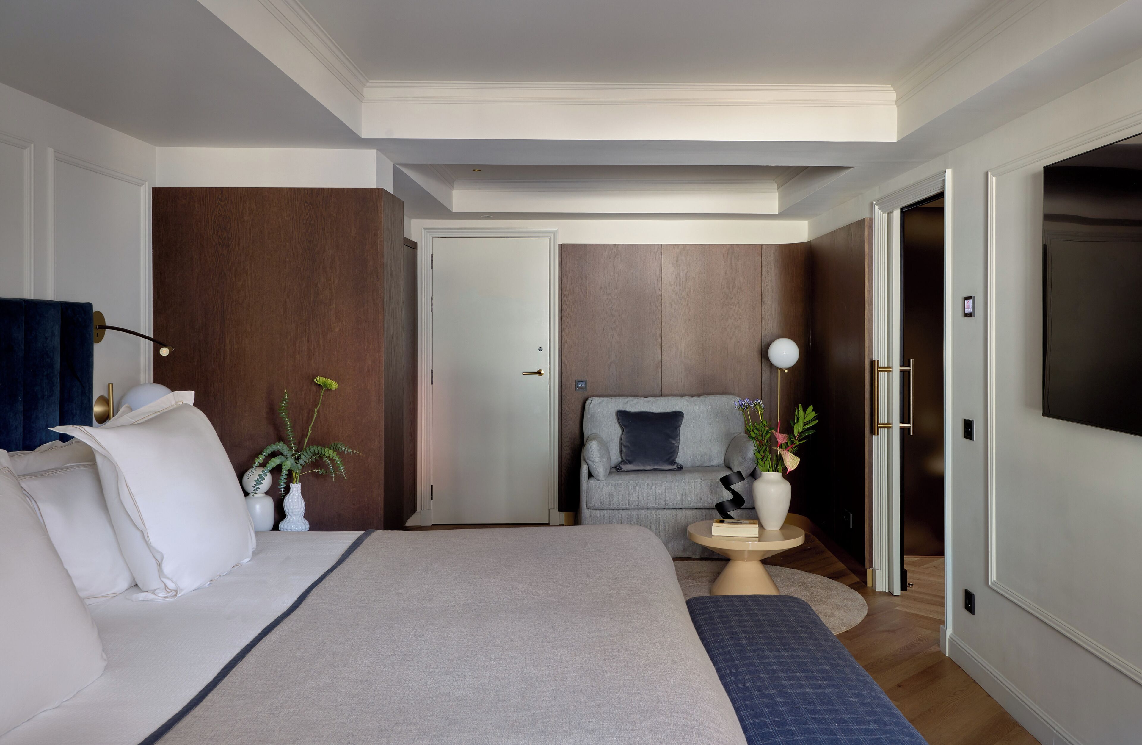 Minibar, in-room safe, desk, laptop workspace