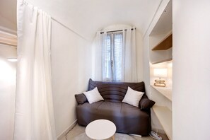 TV - Holiday Apartment "Dolceacqua" with Wi-Fi (Dolceacqua)