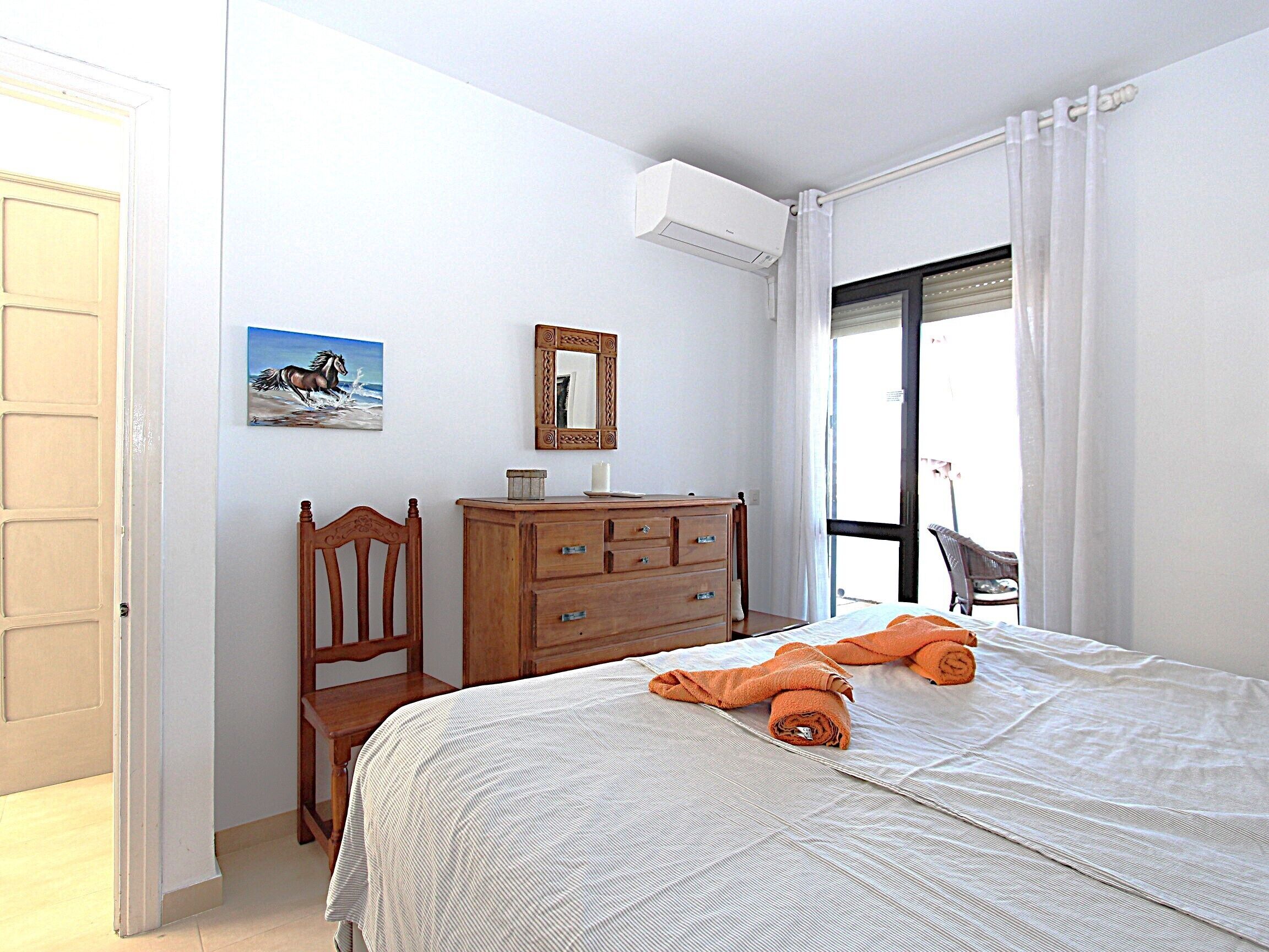 2 slaapkamers, een strijkplank/strijkijzer, gratis wifi, beddengoed
