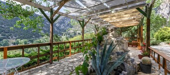 Country House 'Akros Oreon Apartment Voliares' with Mountain View, Private Terrace and Wi-Fi