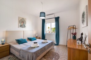 3 bedrooms, iron/ironing board, free WiFi, bed sheets