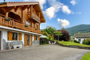 Exterior - Chalet 'La Sportive' with Mountain View, Private Garden and Wi-Fi (Cornimont)
