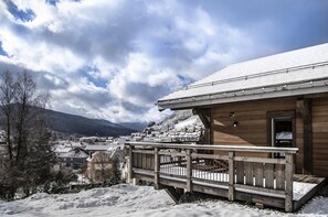 Terrace/patio - Chalet 'Du Piedmont' with Mountain View, Private Terrace and Wi-Fi (Cornimont)