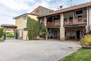 Exterior - Holiday Apartment "Cascina Raperonzolo" with Private Terrace, A/C & Wi-Fi (Lonato del Garda)