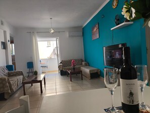 TV - Apartment 'Eftichia Nea Chora' with Mountain View, Shared Garden and Wi-Fi (Chania)