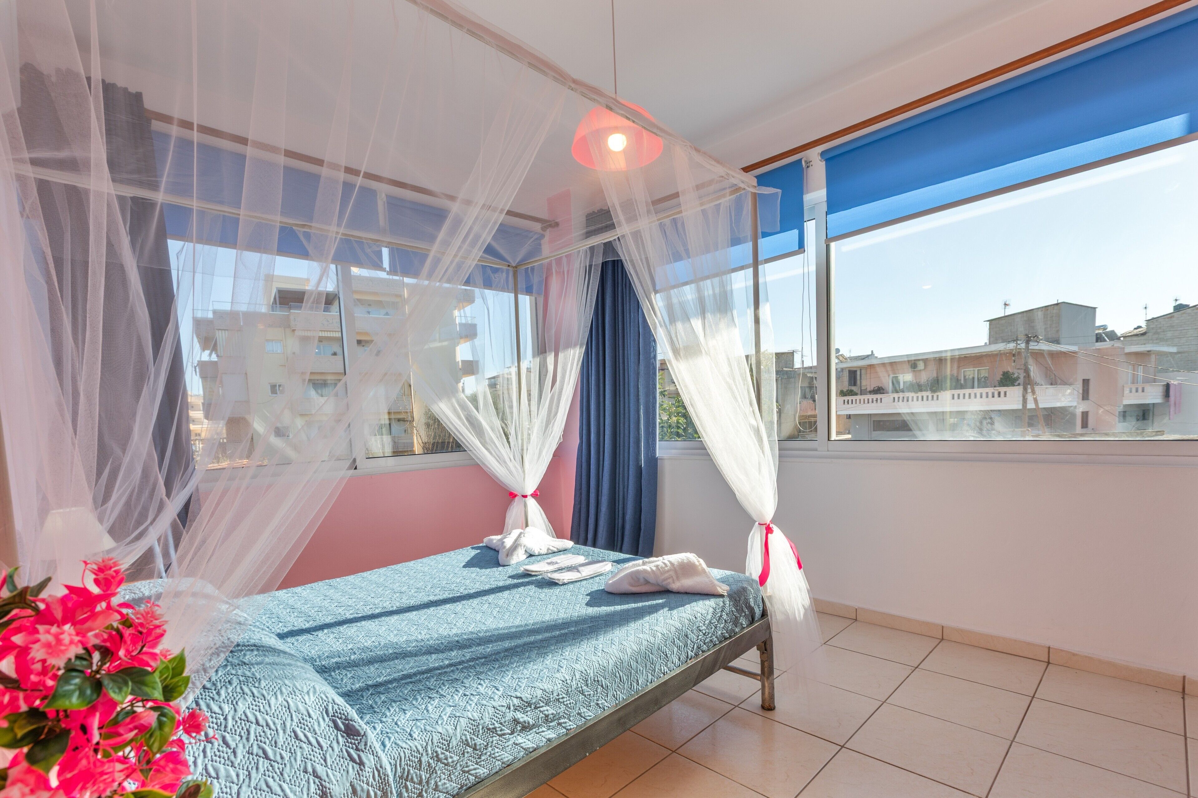 3 chambres, fer et planche à repasser, Wi-Fi gratuit, draps fournis