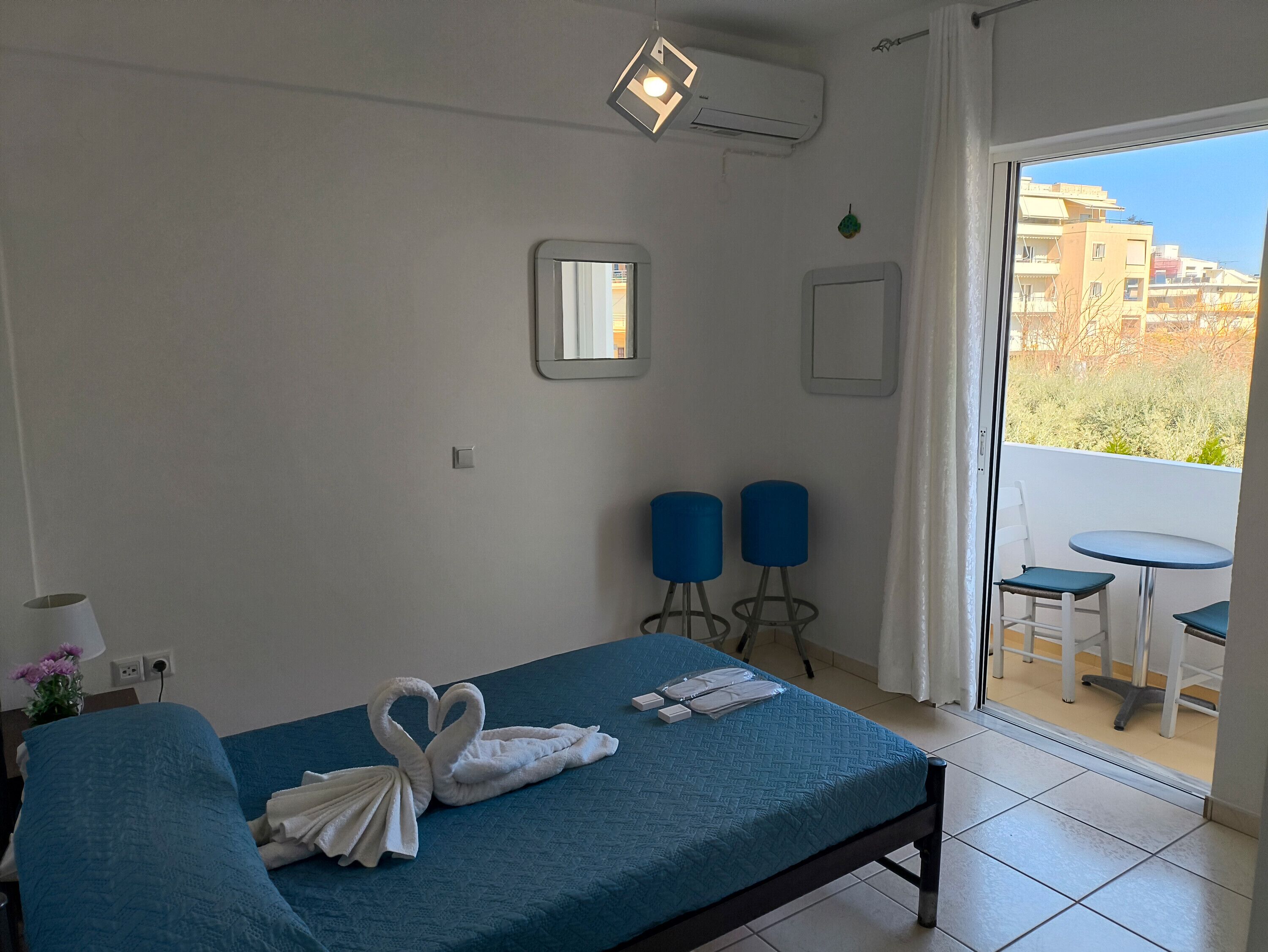 3 slaapkamers, een strijkplank/strijkijzer, gratis wifi, beddengoed