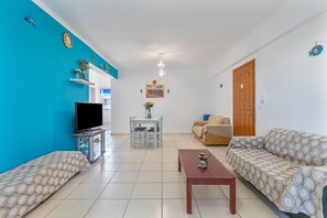 TV - Eftichia Nea Chora Apartment with Mountain View, Shared Garden, and Wi-Fi (Chania)