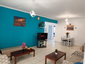 TV - Apartment 'Eftichia Nea Chora' with Mountain View, Shared Garden and Wi-Fi (Chania)