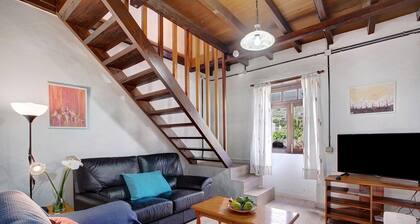 Vacation Home 'Casa La Zahorra' with Mountain View, Private Terrace and Wi-Fi