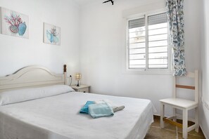 2 bedrooms, free WiFi, bed sheets - Apartment 'Casa Mar' with Balcony, Wi-Fi and Air Conditioning (Conil de la Frontera)
