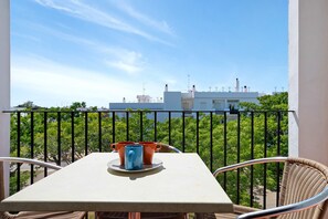 Outdoor dining - Apartment 'Casa Mar' with Balcony, Wi-Fi and Air Conditioning (Conil de la Frontera)
