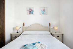 2 bedrooms, free WiFi, bed sheets - Apartment 'Casa Mar' with Balcony, Wi-Fi and Air Conditioning (Conil de la Frontera)