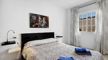 3 bedrooms, iron/ironing board, bed sheets