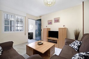 TV - Holiday Apartment "Dúplex Chanca" with Private Terrace (El Puerto de Sta María)