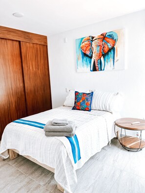 2 bedrooms, in-room safe, desk, iron/ironing board