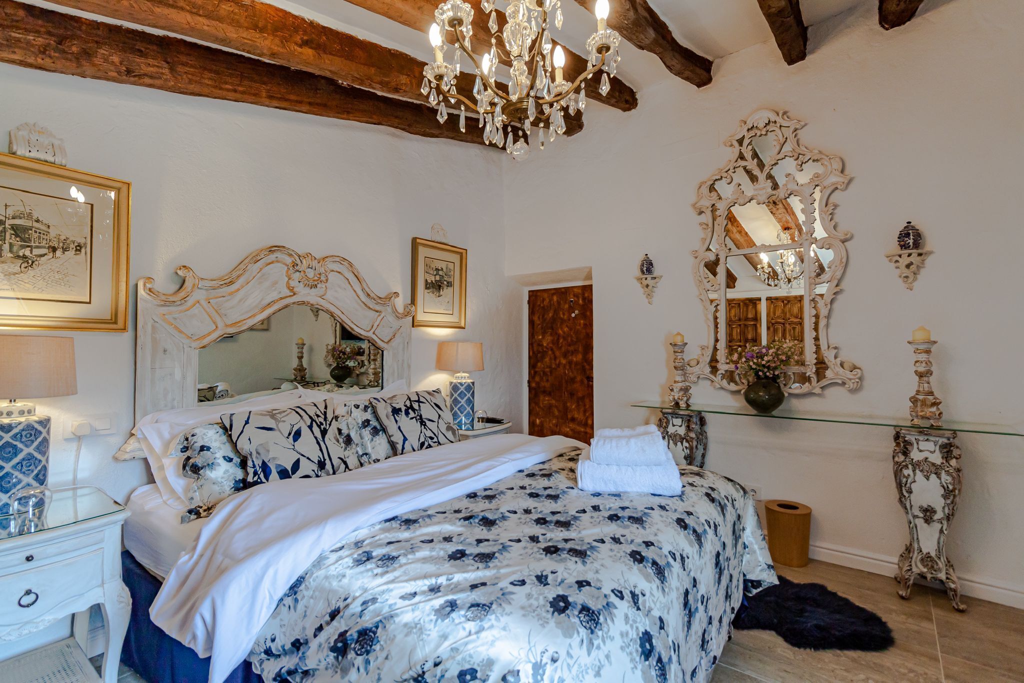 8 bedrooms, iron/ironing board, free WiFi, bed sheets