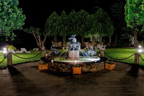 Property grounds - Country House 'Mimosa Completa' with Lake View, Wi-Fi and Air Conditioning (Darnius)