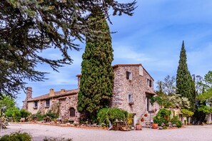 Exterior - Country House 'Mimosa Completa' with Lake View, Wi-Fi and Air Conditioning (Darnius)