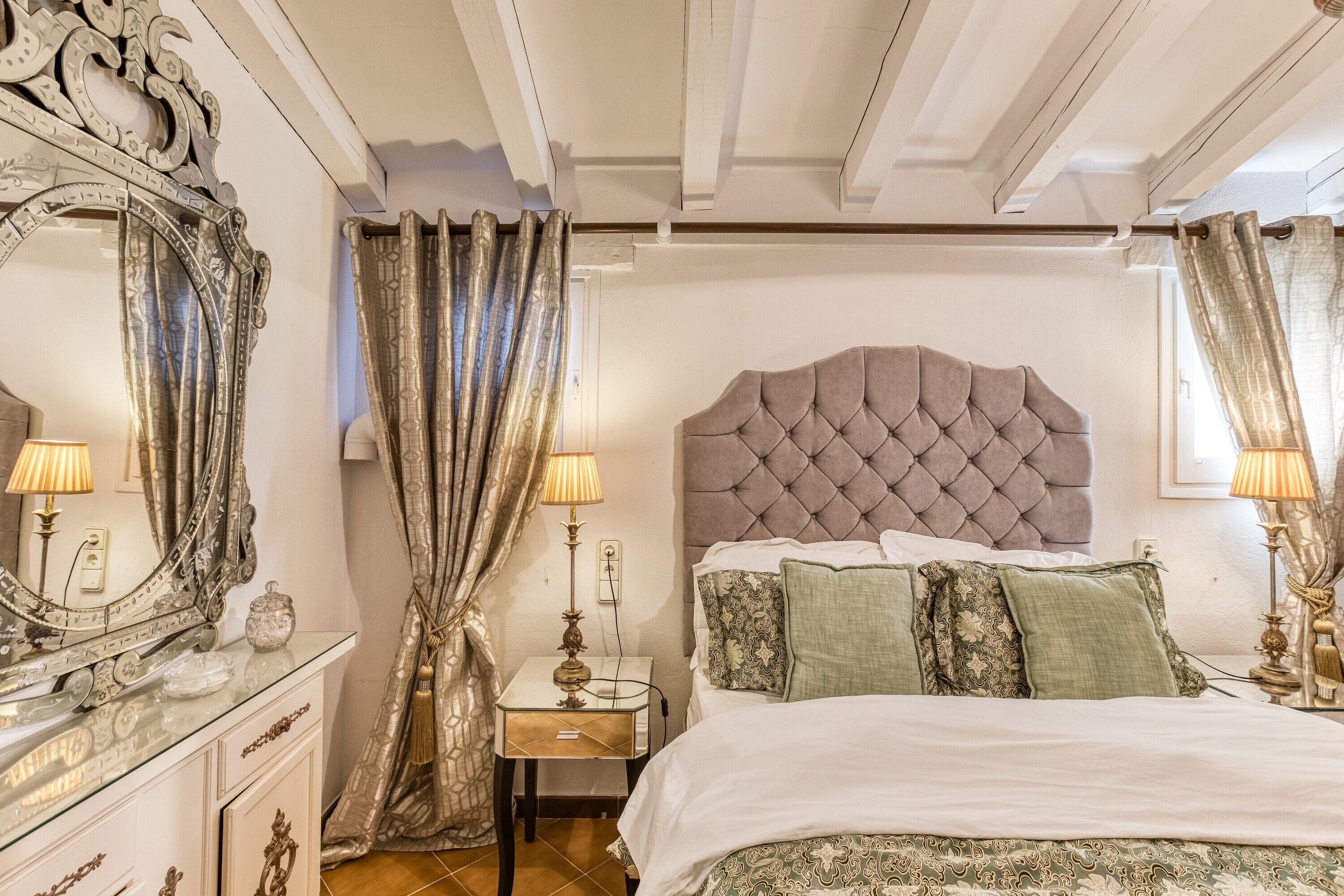 1 habitación, tabla de planchar con plancha, wifi gratis y ropa de cama 