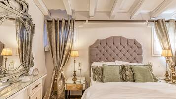 1 habitación, tabla de planchar con plancha, wifi gratis y ropa de cama