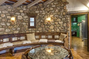 Interior - Country House "Masia Mimosa" with Shared Pool, 5 Shared Terraces & Wi-Fi (Darnius)