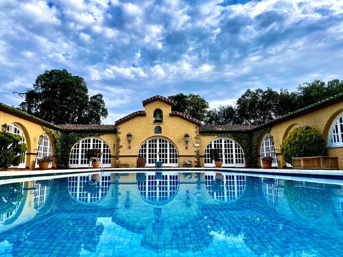 Country House 'Mimosa Jardin' with Mountain Views, Wi-Fi, and Air Conditioning