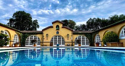 Country House 'Mimosa Jardin' with Mountain Views, Wi-Fi, and Air Conditioning